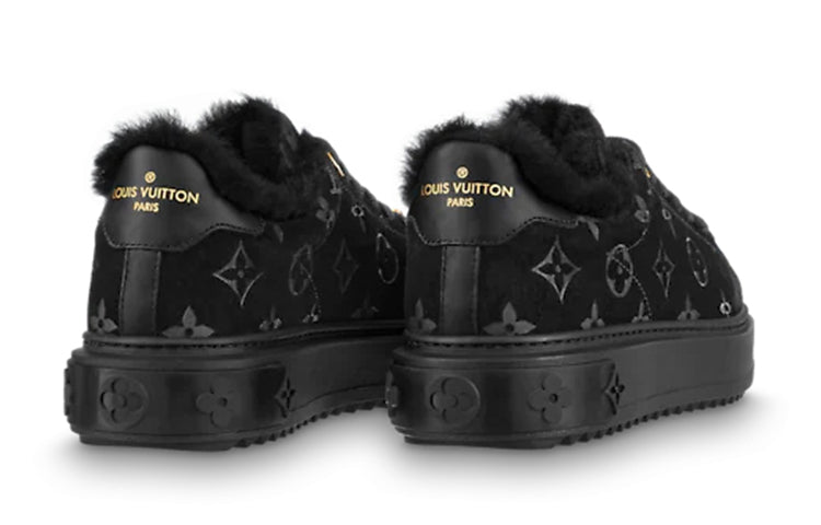 (WMNS) LOUIS VUITTON Time Out Shearling Sneakers 'Black Monogram with Gold' 1A95KN #