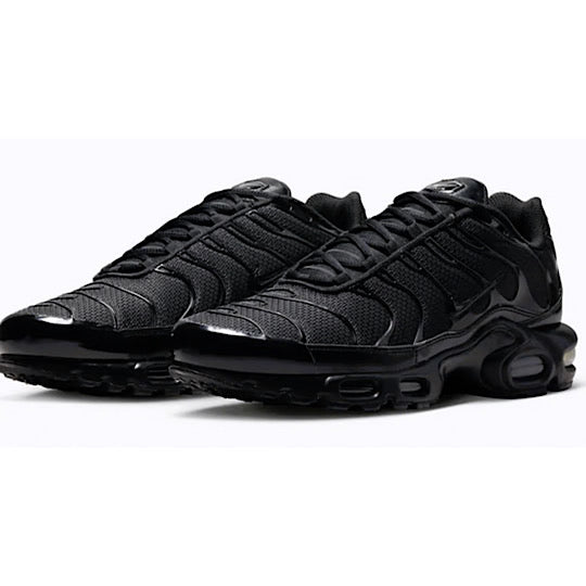 NIKE AIR MAX PLUS - MAC OUTFITS